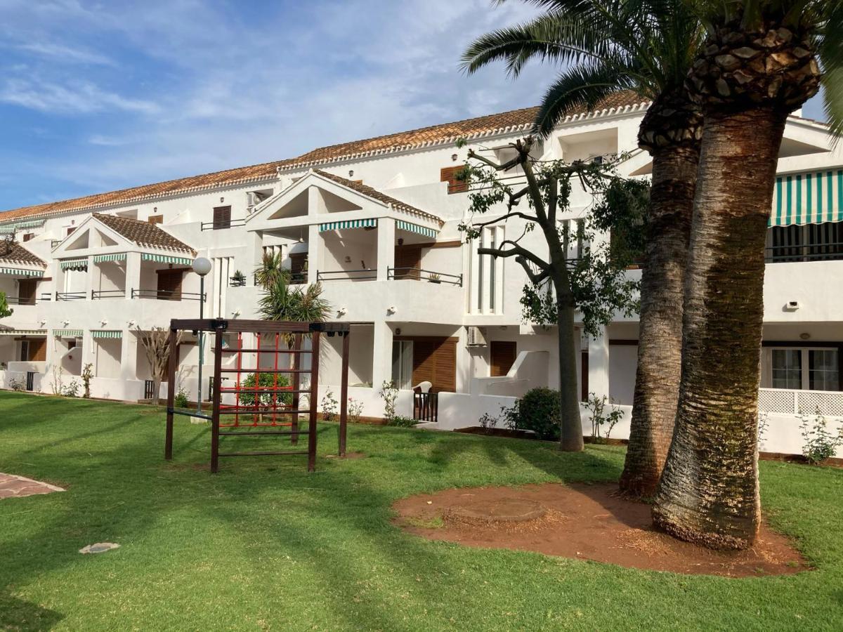 Chalet adosado en urbanización con precioso jardín Dénia Exterior foto