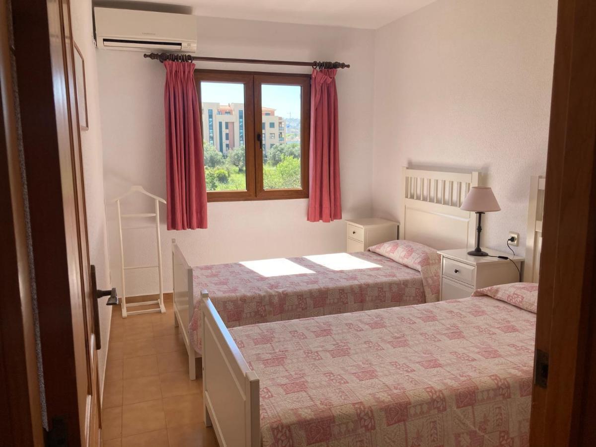Chalet adosado en urbanización con precioso jardín Dénia Exterior foto