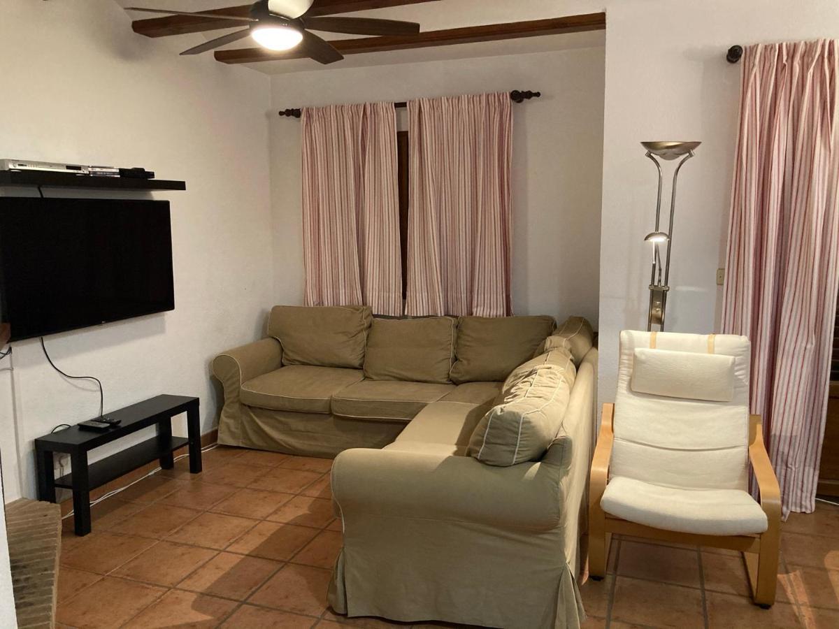 Chalet adosado en urbanización con precioso jardín Dénia Exterior foto
